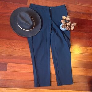 Lululemon women’s Navy trouser pants